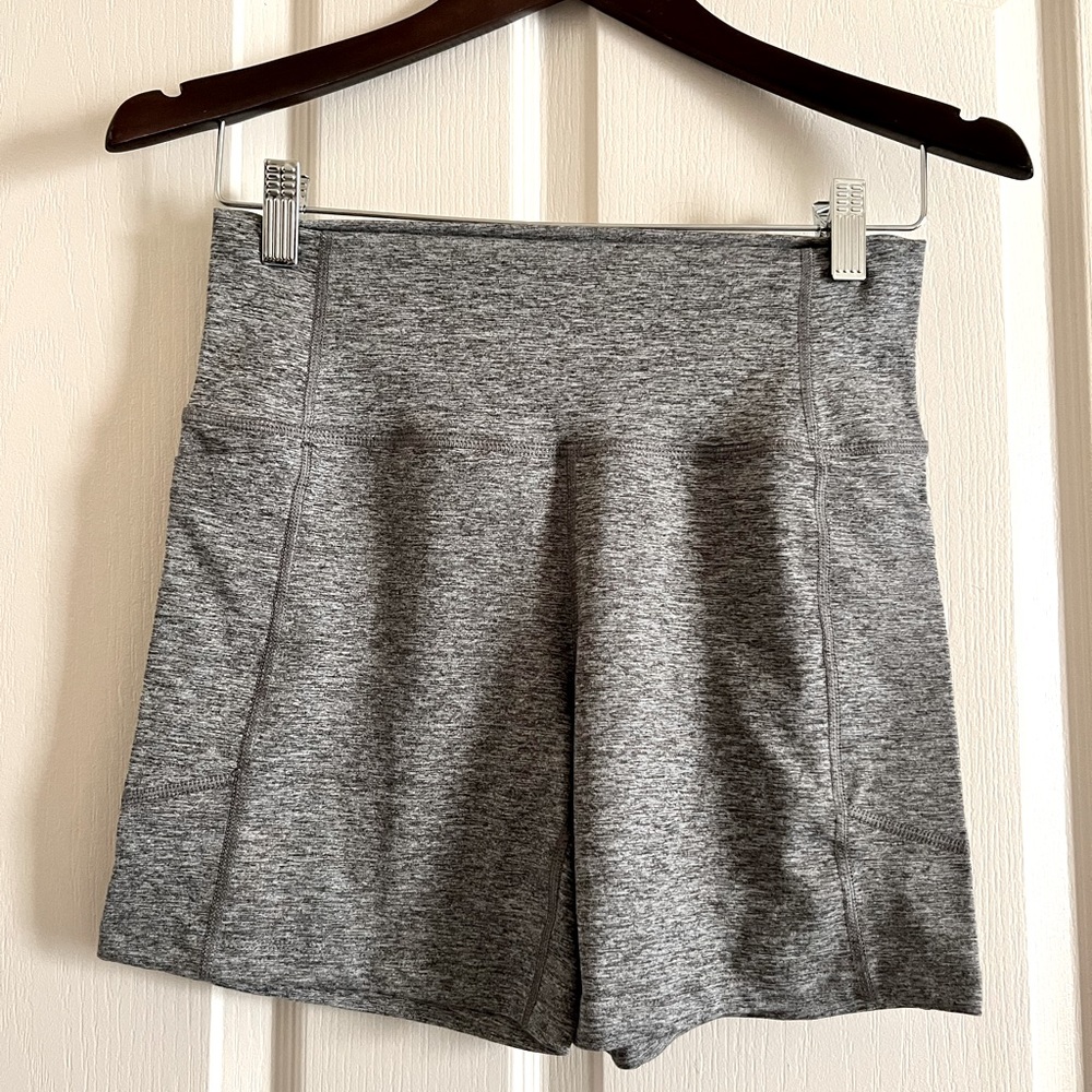 Thrive societe grey unwind performance pocket bike shorts size M 6” inseam NWOT